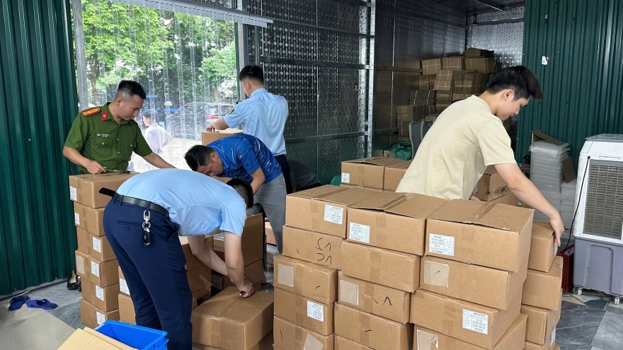 Phát hiện hơn 5.000 lọ mỹ phẩm nhập lậu ở Hà Nội