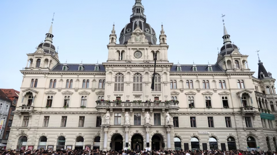 Áo kiểm soát chặt súng đạn sau vụ xả súng khiến 10 người thiệt mạng