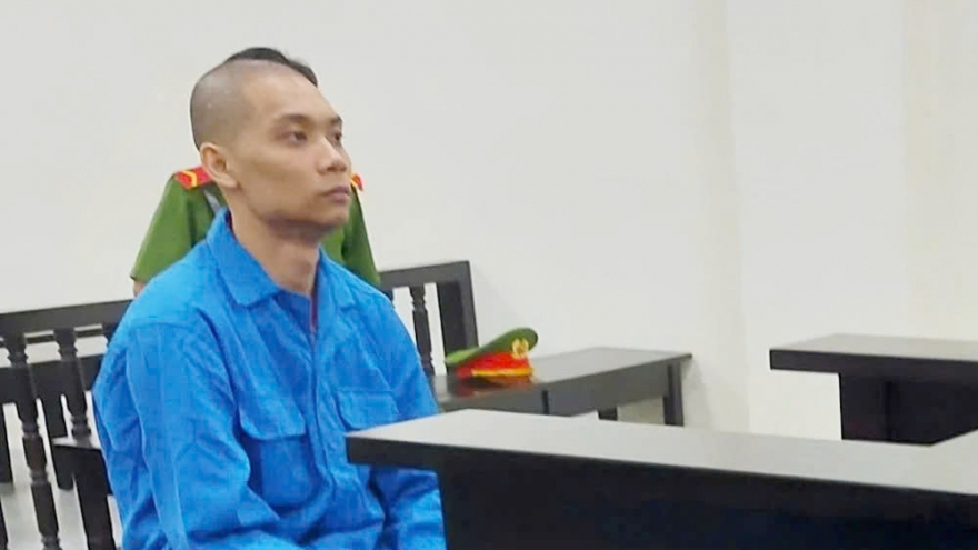 Lĩnh 18 năm tù vì chém trọng thương hàng xóm