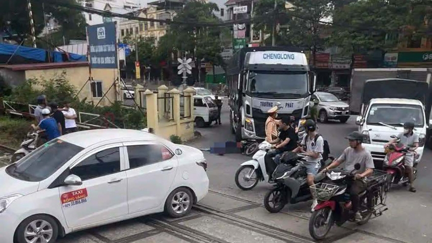 Nữ sinh tử vong sau khi va chạm với xe tải ở ngã ba Ngọc Hồi - Phan Trọng Tuệ