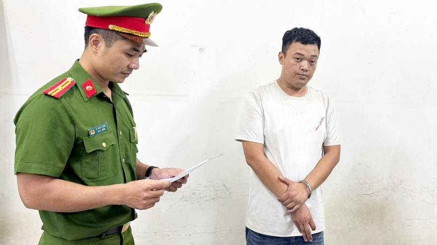 Khởi tố, bắt tạm giam tài xế taxi "chặt chém" 4,2 triệu đồng của hành khách vùng cao