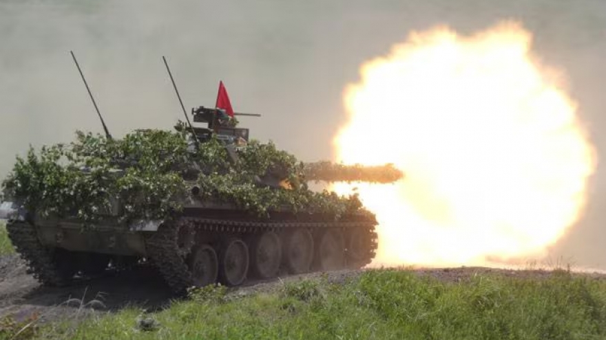 Lực lượng phòng vệ Nhật Bản tập trận bắn đạn thật quy mô lớn