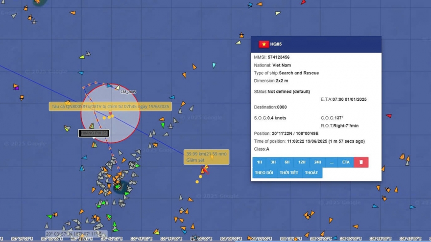 Kịp thời huy động tàu nước ngoài cứu sống 11 ngư dân tàu cá Quảng Ninh bị chìm trên biển