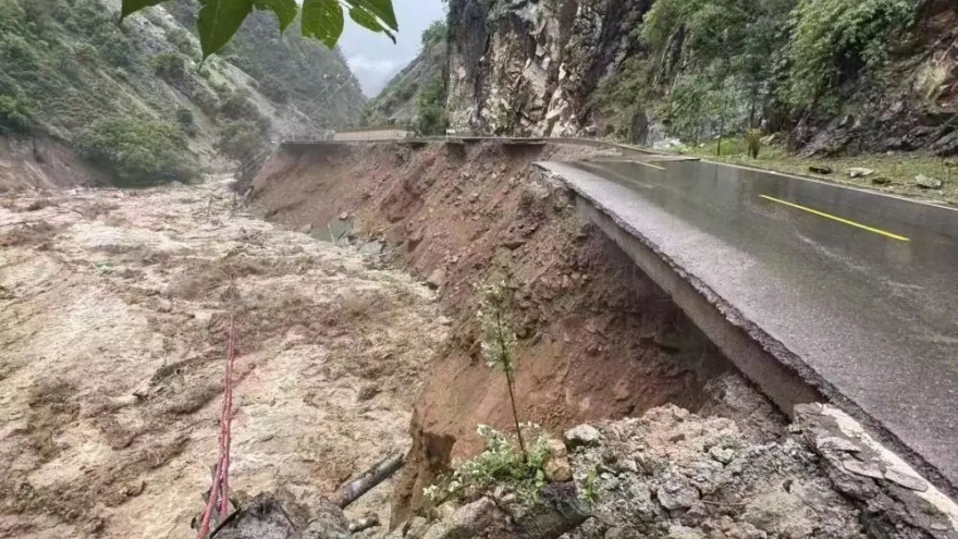 Mưa lớn gây lũ lụt và lở đất tại nhiều tỉnh thành ở Trung Quốc