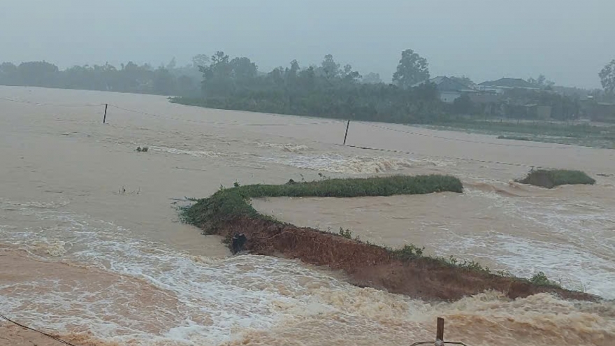 Vỡ đê quai đập Dạ Lam ở Quảng Bình