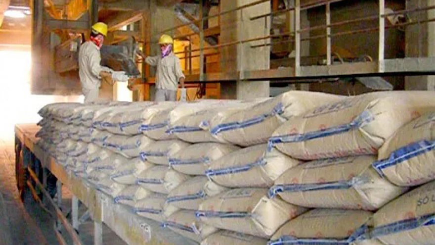 Khan hiếm cát xây dựng kéo theo tiêu thụ xi măng giảm mạnh