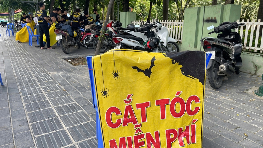 Cắt tóc miễn phí: Chia sẻ khó khăn với nhiều học sinh, sinh viên và lao động nghèo