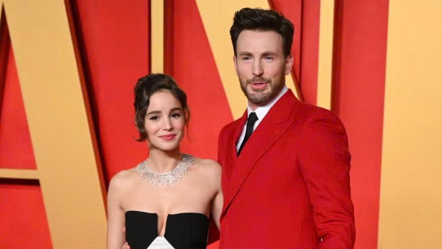 Tình trường toàn mỹ nhân của Chris Evans trước khi lấy vợ kém 16 tuổi