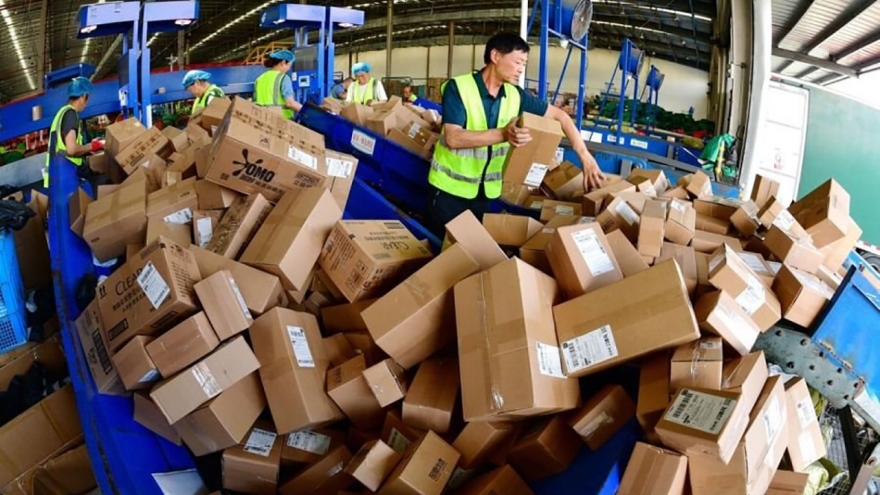 Hàng nhập khẩu trị giá dưới 1 triệu đồng bị thu thuế VAT tự động từ 1/8