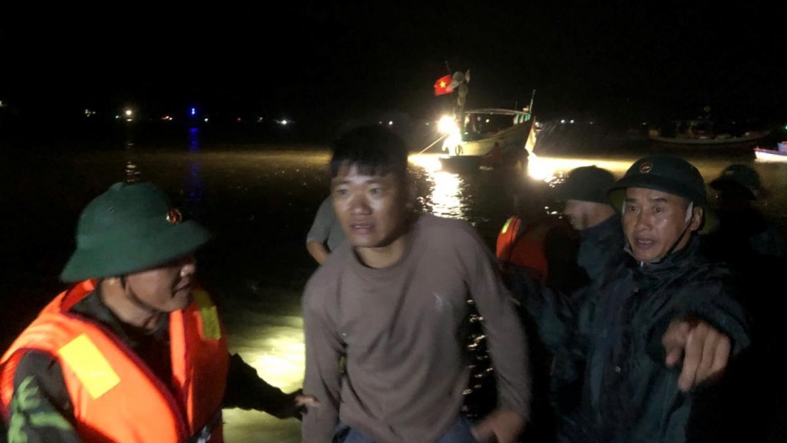 Khen thưởng lực lượng cứu nạn tàu Vịnh Xanh 58 và tàu du lịch Nguyễn Ngọc