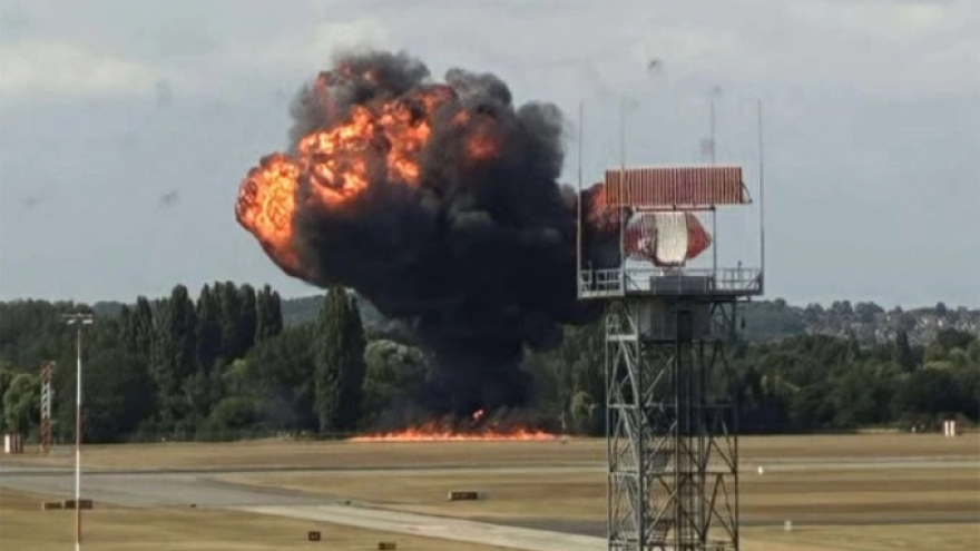 Máy bay cỡ nhỏ ở Anh rơi ngay khi cất cánh: 4 người nước ngoài thiệt mạng