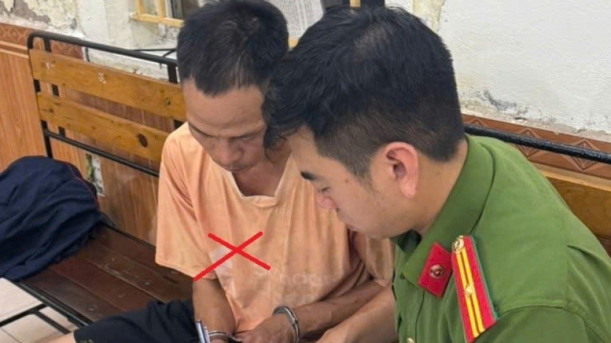 Tạm giữ người bố xích chân kéo lê con trai trên đường phố ở Hải Phòng