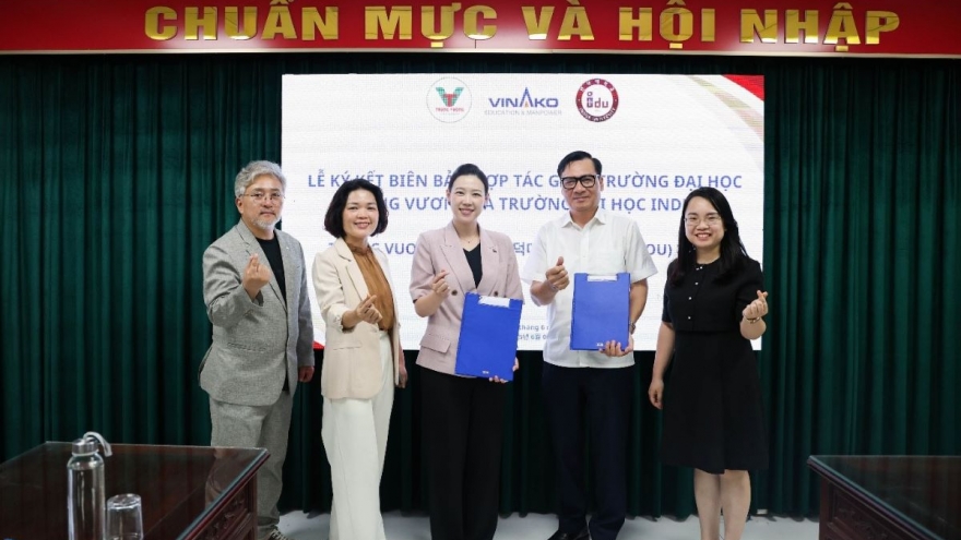 Trường Đại học Trưng Vương nhận Bằng khen của UBND tỉnh Vĩnh Phúc