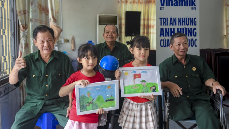 Vinamilk “Viết tiếp câu chuyện hòa bình” bằng tranh và hành động