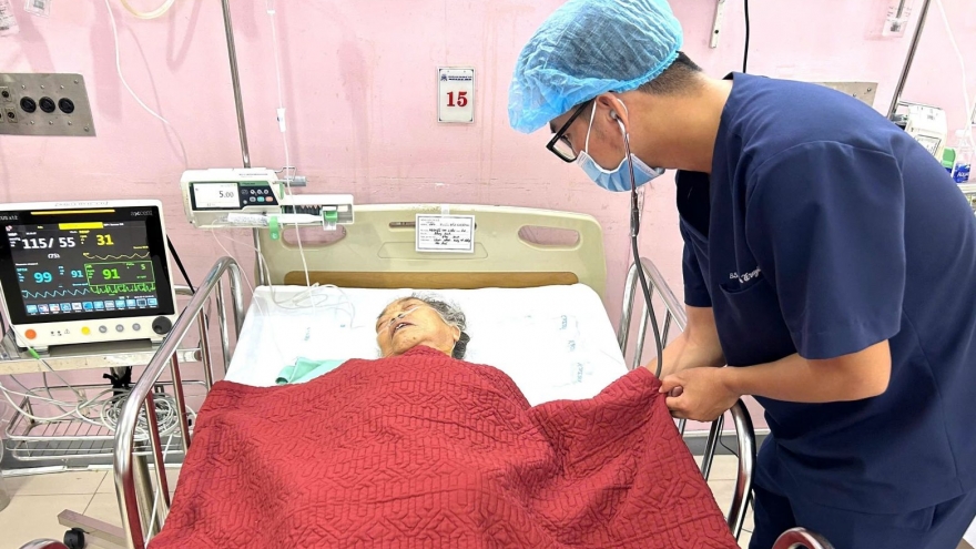 19 người nhập viện nghi ngộ độc thực phẩm sau đám giỗ