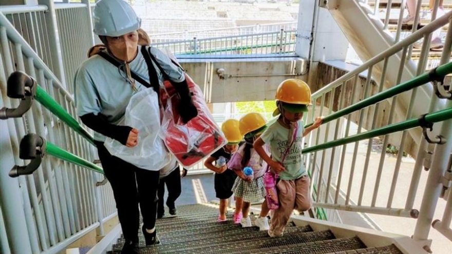 Sóng thần lên cao, các địa phương ven Thái Bình Dương của Nhật Bản “nín thở” chờ đợi