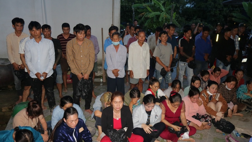 Tạm giữ hình sự đối tượng lắc tài xỉu ăn thua bằng tiền