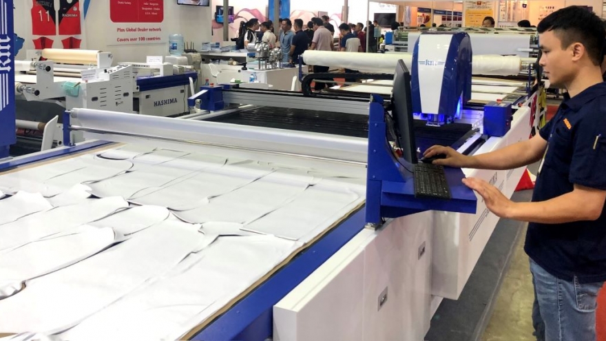 Doanh nghiệp ứng dụng AI, được nhiều hơn mất