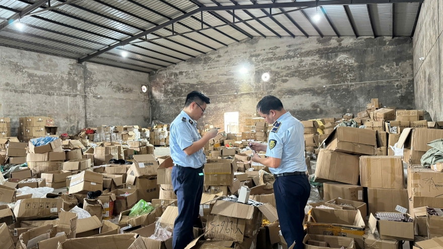 Phát hiện kho hàng trị giá hơn 1,2 tỷ đồng có dấu hiệu buôn lậu xuyên biên giới