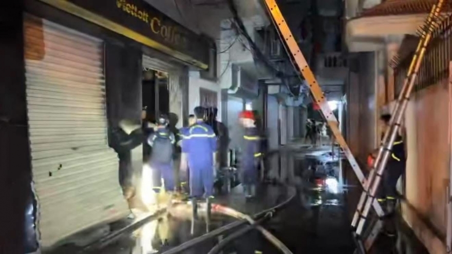 Cứu 5 người khỏi vụ cháy trong đêm tại Hải Phòng