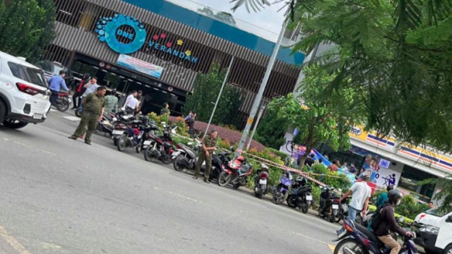 Một người đàn ông tử vong trước cửa hàng tiện lợi, cơ thể có dấu hiệu bất thường