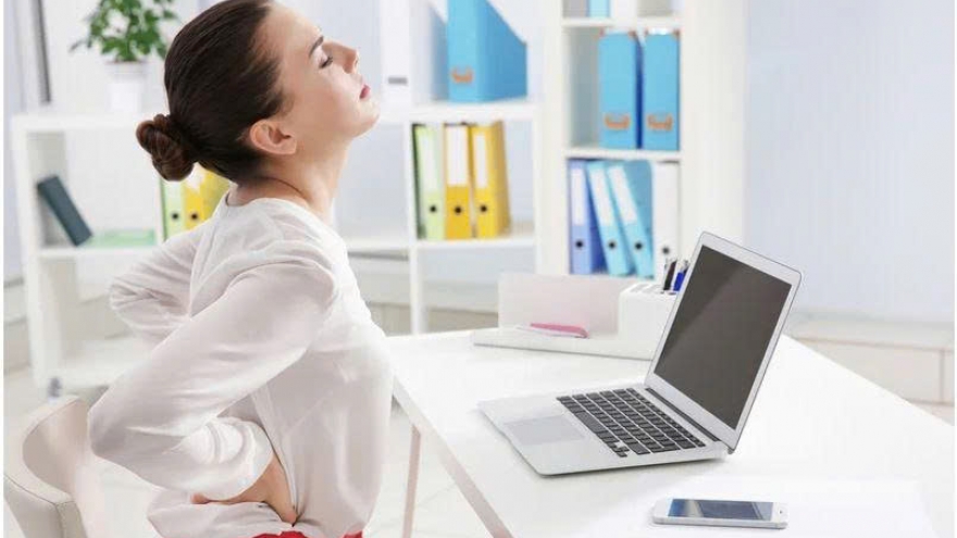 Thoái hóa cột sống – Căn bệnh người già gõ cửa tuổi đôi mươi