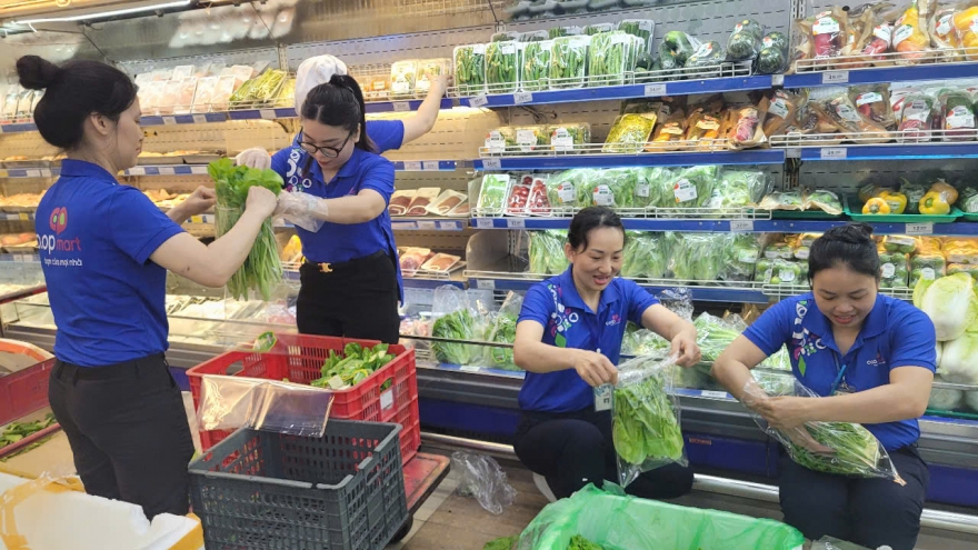 Siêu thị lớn ở TP.HCM chuyển hàng ra miền Bắc, cam kết không tăng giá