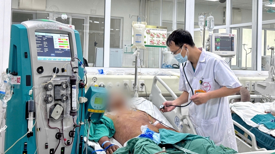 Nam thanh niên nguy kịch sau 3 ngày ăn tiết canh