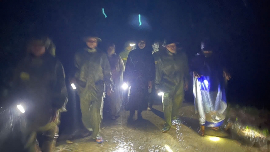 Sơ tán người dân tại các địa phương có nguy cơ sạt lở, ngập lụt