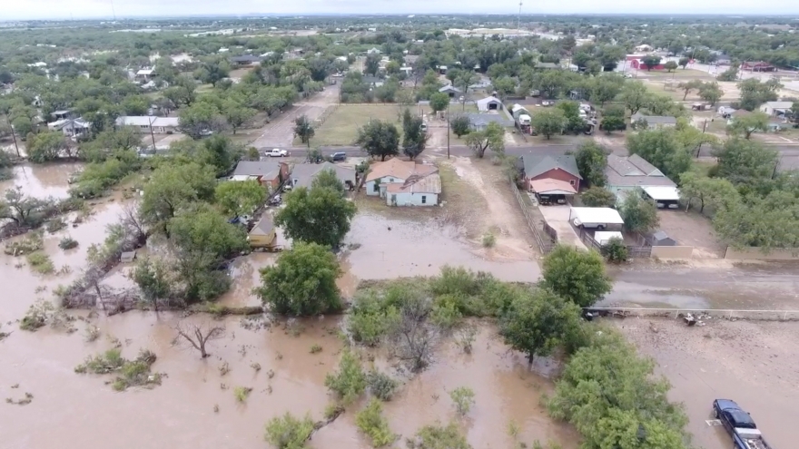 Trận lũ lụt kinh hoàng ở Texas (Mỹ) khiến ít nhất 25 người chết