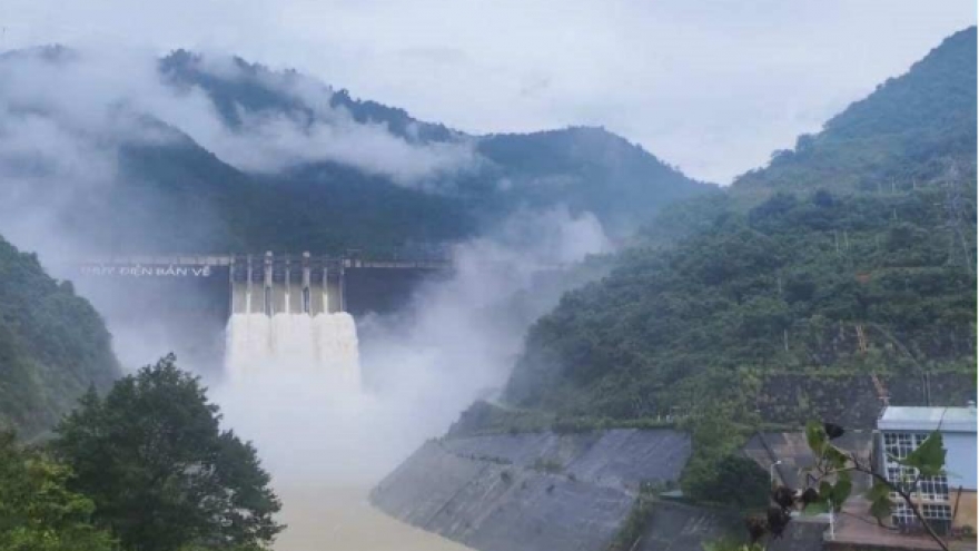 Thủy điện lớn nhất Nghệ An cắt, giảm lũ với lưu lượng xả kỷ lục