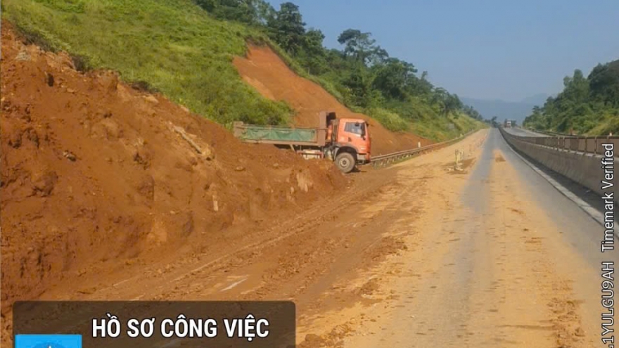 Khắc phục sạt lở đầu cao tốc Nội Bài – Lào Cai