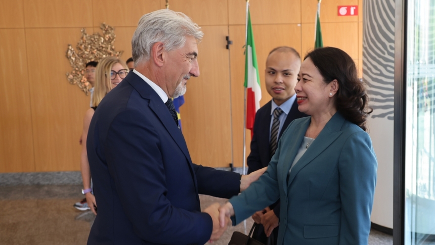 Chủ tịch vùng Lombardy đánh giá cao Việt Nam vận hành chính quyền 2 cấp