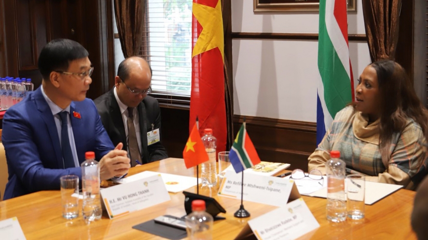 Phó Chủ tịch Quốc hội Vũ Hồng Thanh hội kiến Chủ tịch Thượng viện Nam Phi