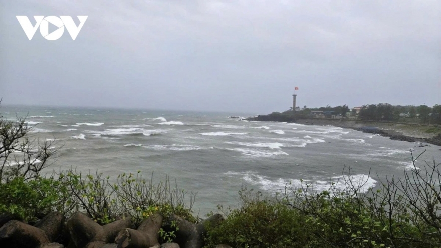 Bão số 5 có dấu hiệu giảm cường độ khi vào bờ