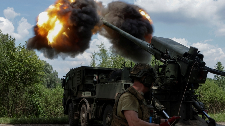 Toàn cảnh quốc tế sáng 30/8: Kíp lái T-72B Nga oanh tạc công sự của Ukraine