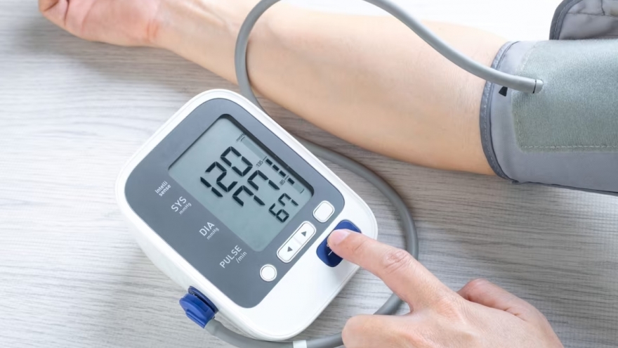 Lý do máy đo huyết áp sai số và cách cải thiện độ chính xác