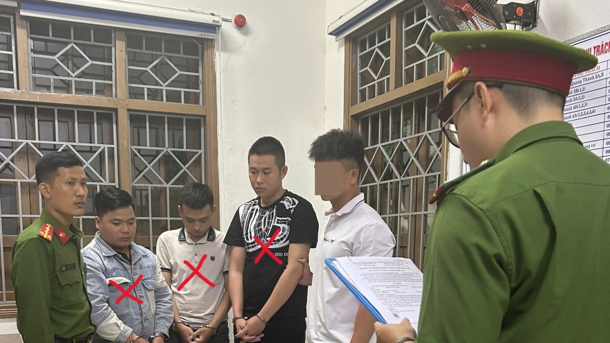 Bắt khẩn cấp 3 đối tượng cướp tài sản vì nghi ngờ “đối thủ” chơi cờ bạc bịp