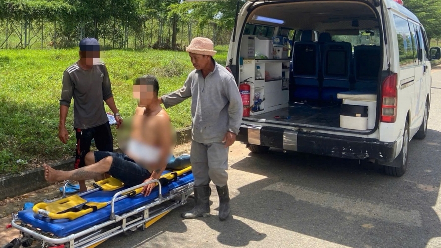 Đang chở vợ đi làm về thì bị đâm trong khu công nghiệp ở Lâm Đồng