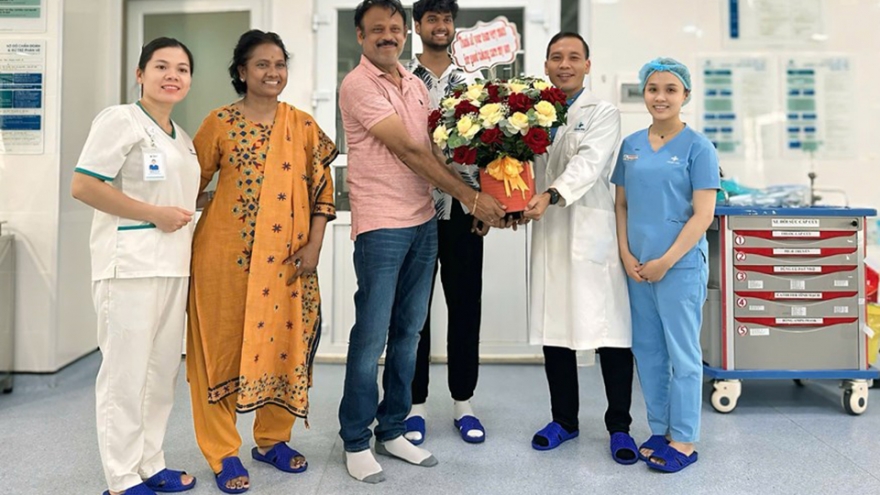 Cứu sống nam du khách Ấn Độ bị đuối nước, phù phổi cấp khi tắm biển