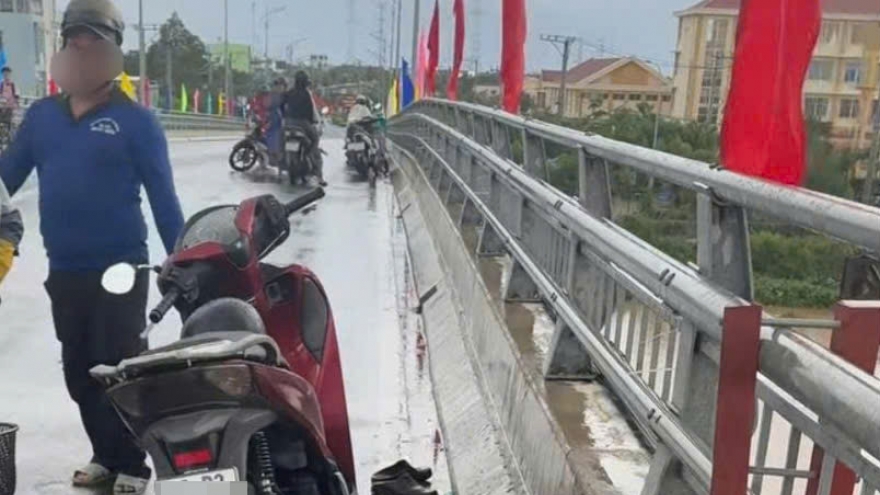 Chủ sà lan kịp thời cứu người nhảy cầu Ngũ Hiệp, Đồng Tháp