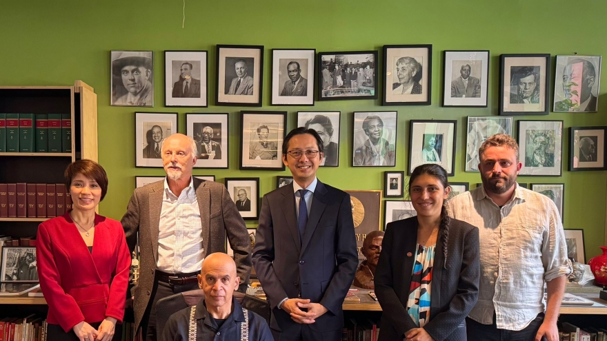 Đại sứ Đỗ Hùng Việt thăm và làm việc với Lãnh đạo Đảng Cộng sản Mỹ