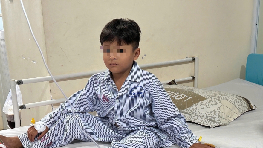 Bé trai 6 tuổi ở Cần Thơ bị thủng ruột do nuốt 4 viên nam châm