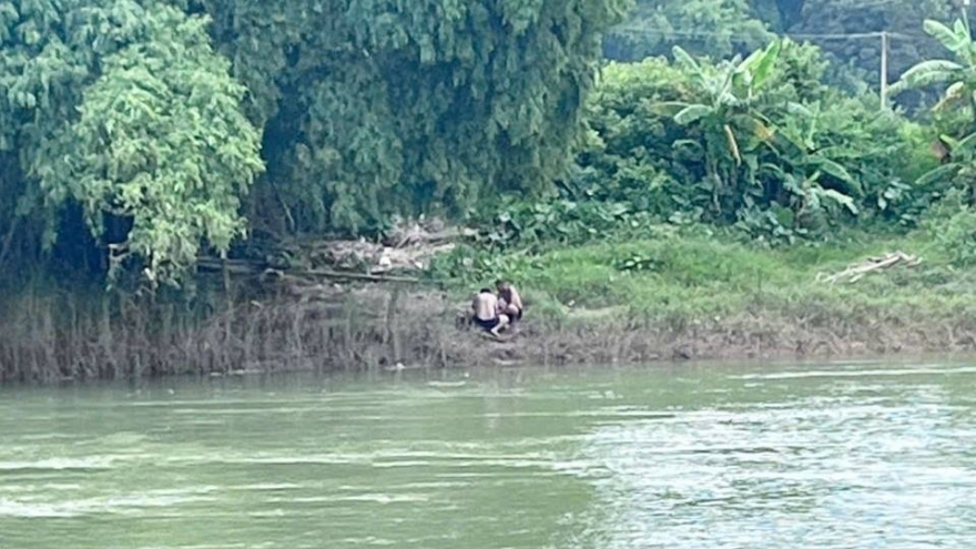 Chỉ huy trưởng Ban CHQS phường cứu người đuối nước trên đường đi họp