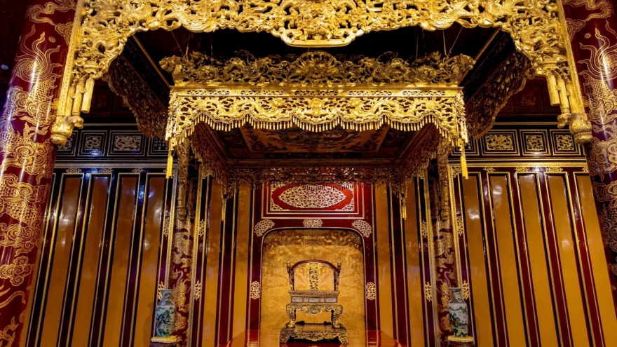 Phục chế bảo vật quốc gia “Ngai vua triều Nguyễn”