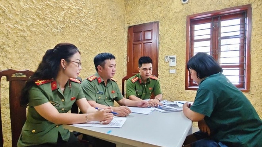 Bắt người phụ nữ lừa đảo bán vé xem diễu binh sự kiện A80