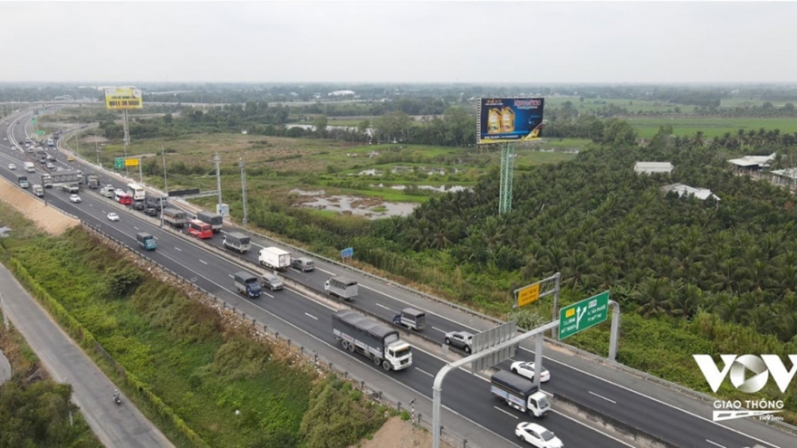 Phân làn trên cao tốc: Tối ưu hoá hệ thống và giáo dục ý thức