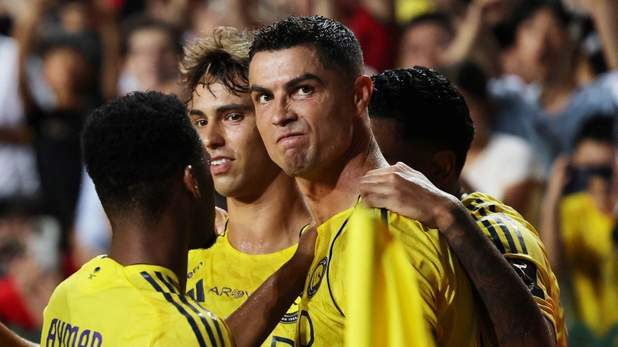 Ronaldo tỏa sáng, nhưng vẫn không thể giúp Al Nassr giành danh hiệu