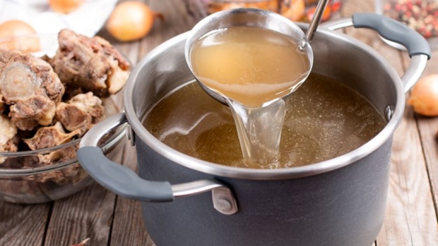 Loạt lợi ích sức khỏe đáng kinh ngạc của nước hầm xương lại ít người biết