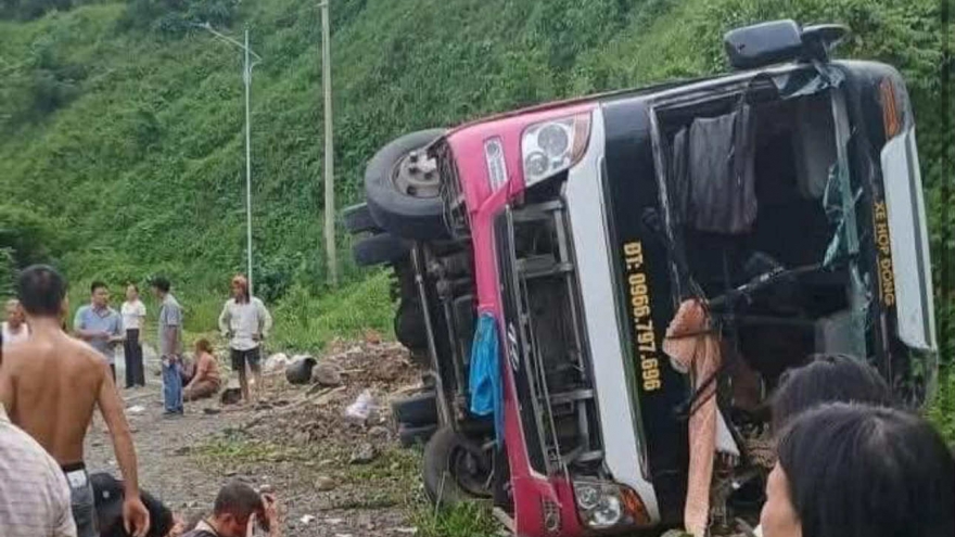 Lật xe khách ở dốc Cun (Phú Thọ), 1 người tử vong